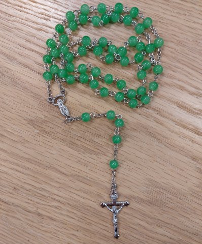 Rosary 004: Green jade style with oval Mary centre