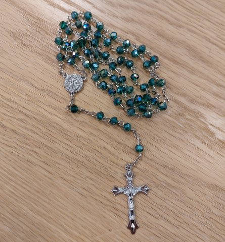 Rosary 005: Green iridescent with round St Benedict centre