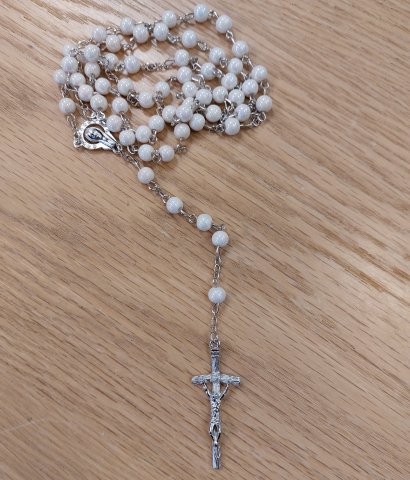 Rosary 007: White pearl effect with Our Lady centre