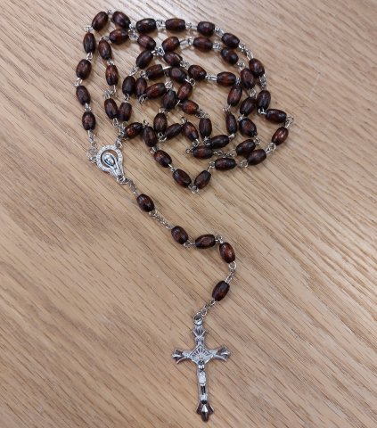 Rosary 009: Wooden with Our Lady centre
