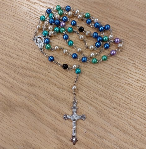 Rosary 011: Multicoloured pearlescent with Our Lady centre
