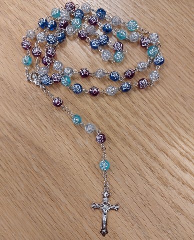 Rosary 014: Purple/blue rose with Our Lady centre