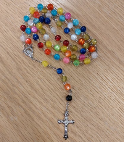 Rosary 018: Bright multicoloured with Our Lady centre